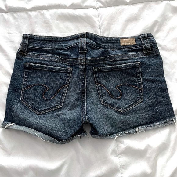 Refuge Cuffed Denim Shorts • 2.5” inseam - Picture 4 of 7